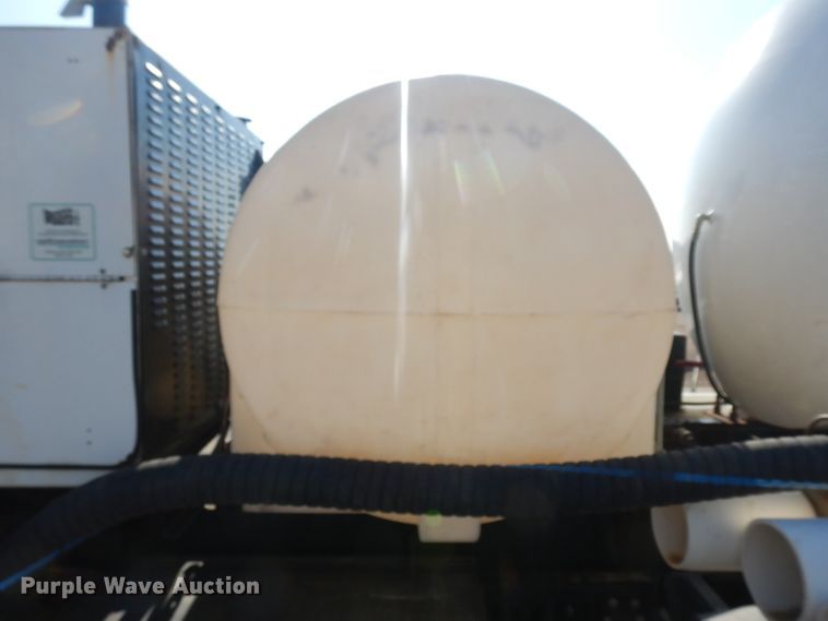 image for item GR9442 1997 GMC C7500  vacuum truck