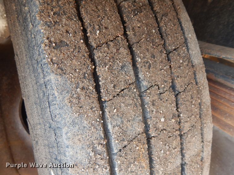 image for item GR9442 1997 GMC C7500  vacuum truck