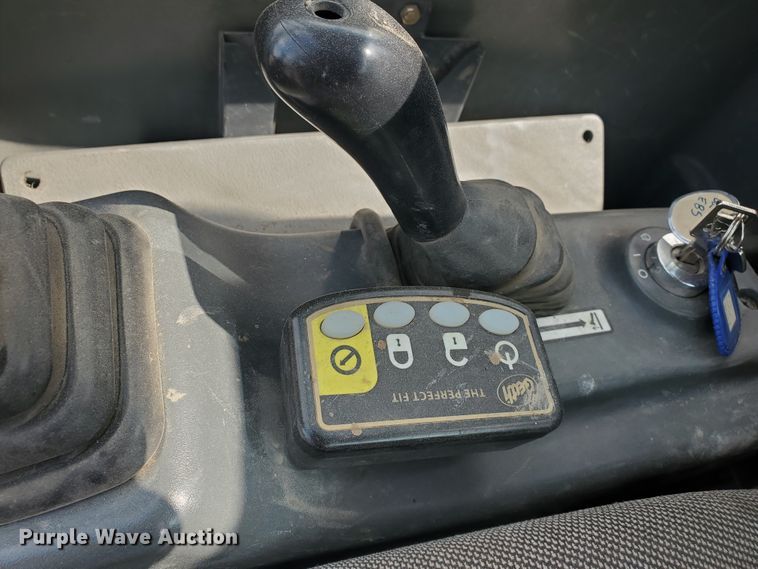 image for item HS9035 2015 Bobcat E85  mini excavator