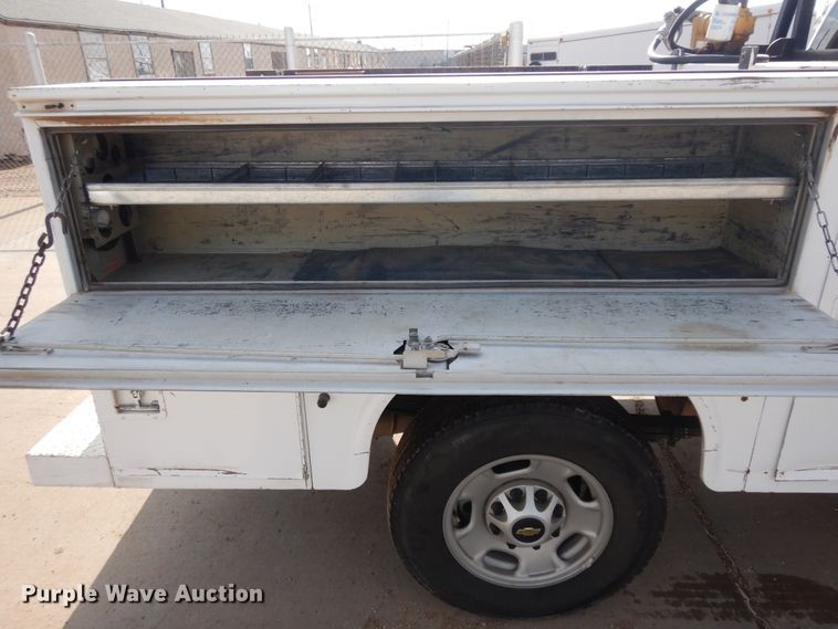 image for item ID9822 2017 Chevrolet Silverado 2500HD  Crew Cab utility bed pickup truck