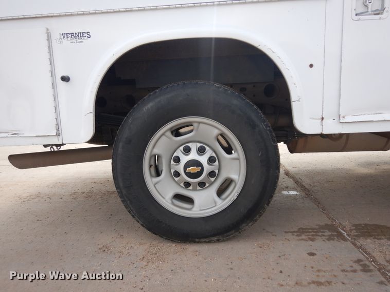 image for item ID9822 2017 Chevrolet Silverado 2500HD  Crew Cab utility bed pickup truck