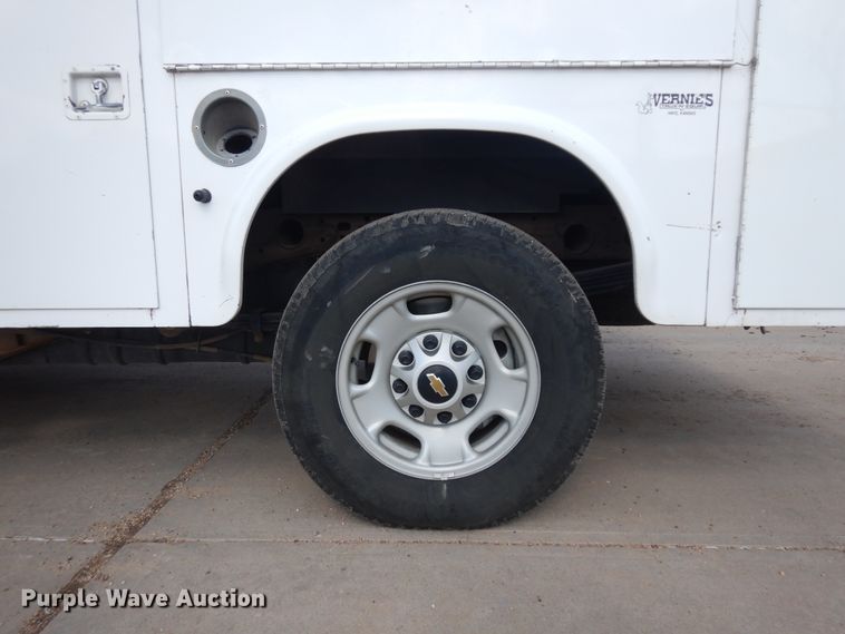 image for item ID9822 2017 Chevrolet Silverado 2500HD  Crew Cab utility bed pickup truck