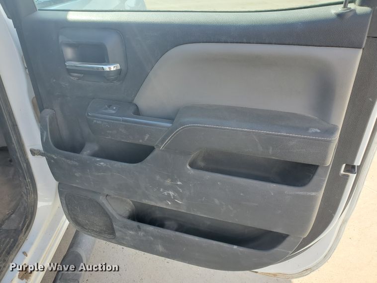 image for item ID9823 2015 Chevrolet Silverado 2500HD  Crew Cab utility bed pickup truck