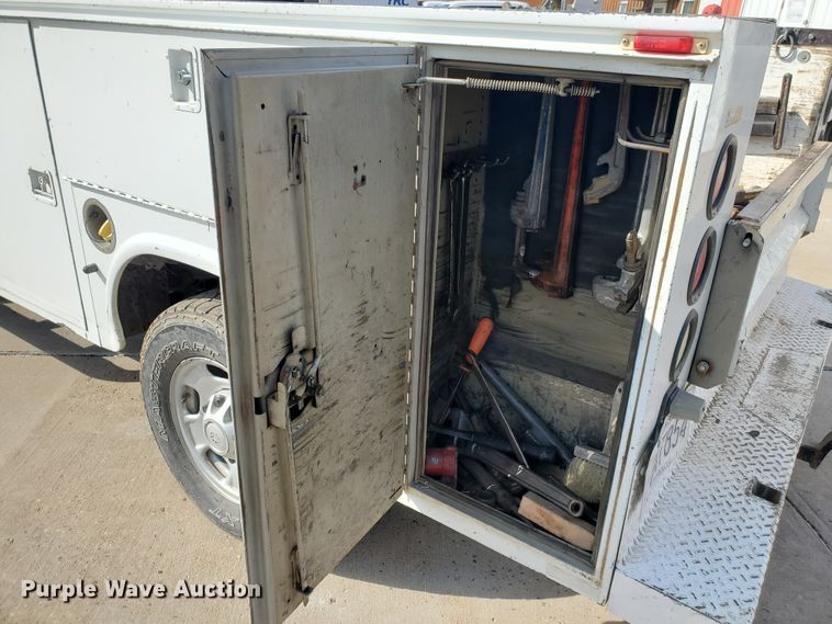 image for item ID9823 2015 Chevrolet Silverado 2500HD  Crew Cab utility bed pickup truck