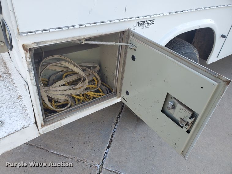 image for item ID9823 2015 Chevrolet Silverado 2500HD  Crew Cab utility bed pickup truck