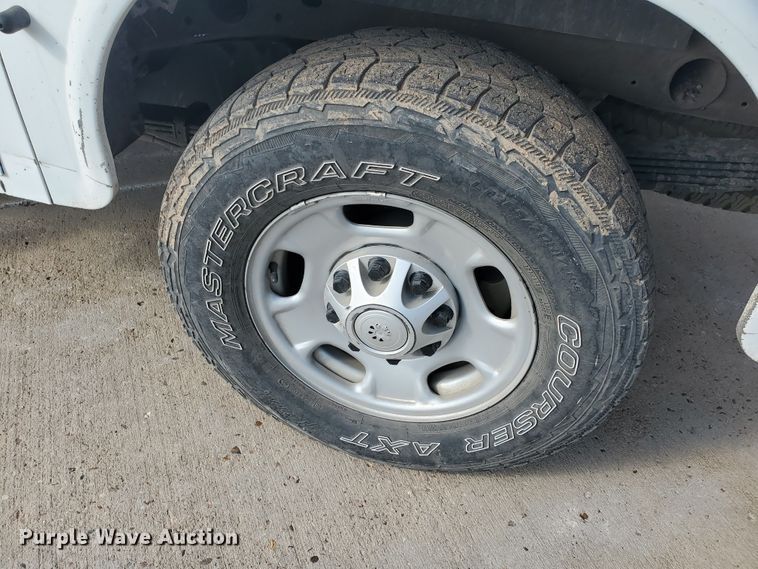 image for item ID9823 2015 Chevrolet Silverado 2500HD  Crew Cab utility bed pickup truck