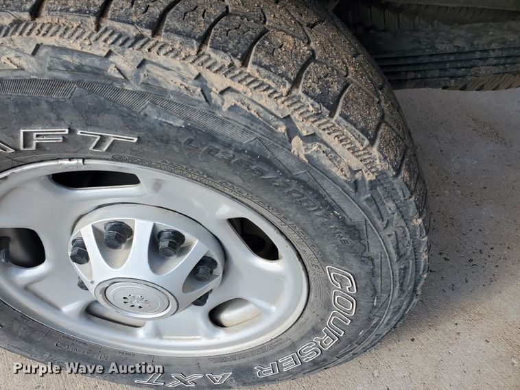 image for item ID9823 2015 Chevrolet Silverado 2500HD  Crew Cab utility bed pickup truck