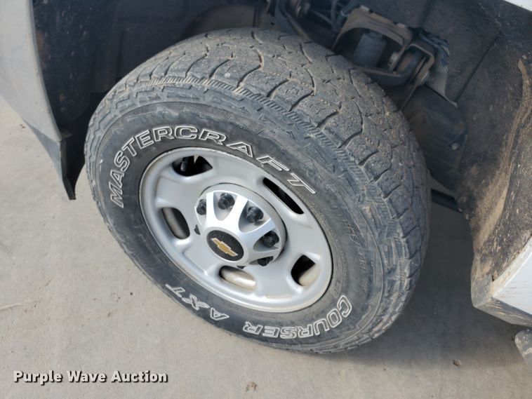 image for item ID9823 2015 Chevrolet Silverado 2500HD  Crew Cab utility bed pickup truck