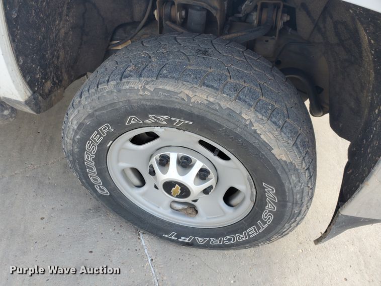 image for item ID9823 2015 Chevrolet Silverado 2500HD  Crew Cab utility bed pickup truck