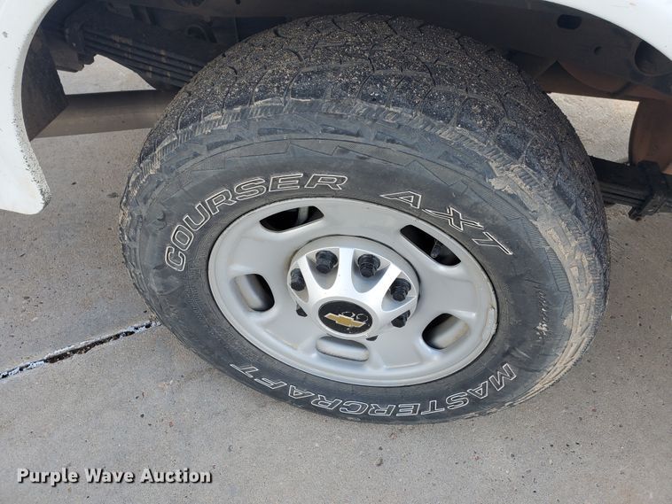 image for item ID9823 2015 Chevrolet Silverado 2500HD  Crew Cab utility bed pickup truck