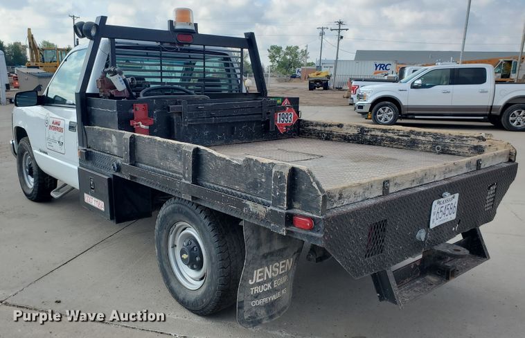 image for item ID9824 2000 Chevrolet C2500  flatbed pickup truck