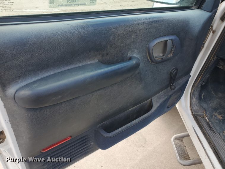 image for item ID9824 2000 Chevrolet C2500  flatbed pickup truck