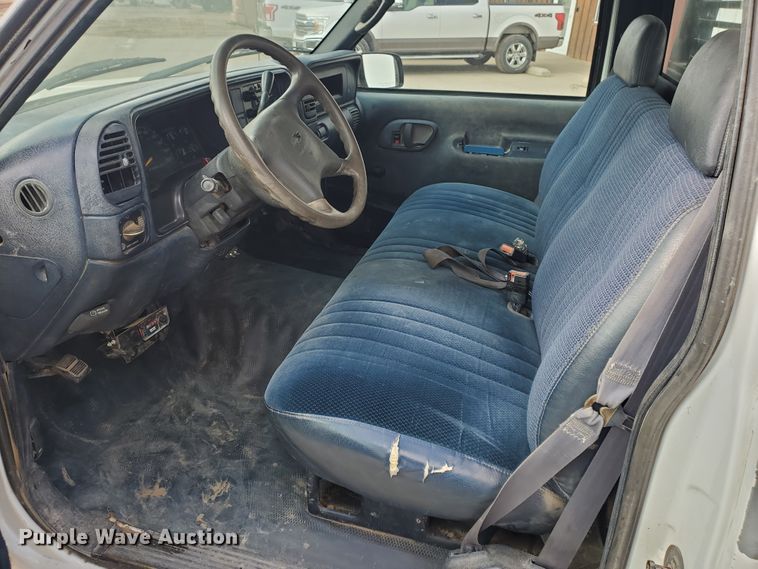 image for item ID9824 2000 Chevrolet C2500  flatbed pickup truck