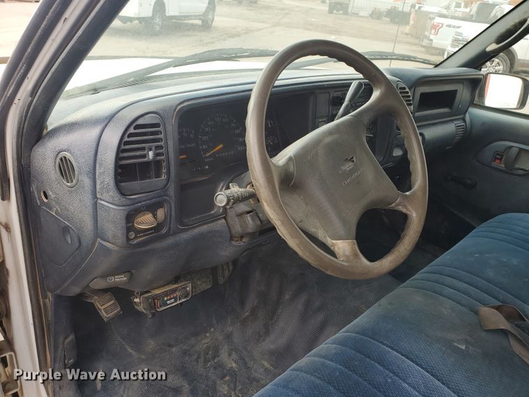 image for item ID9824 2000 Chevrolet C2500  flatbed pickup truck