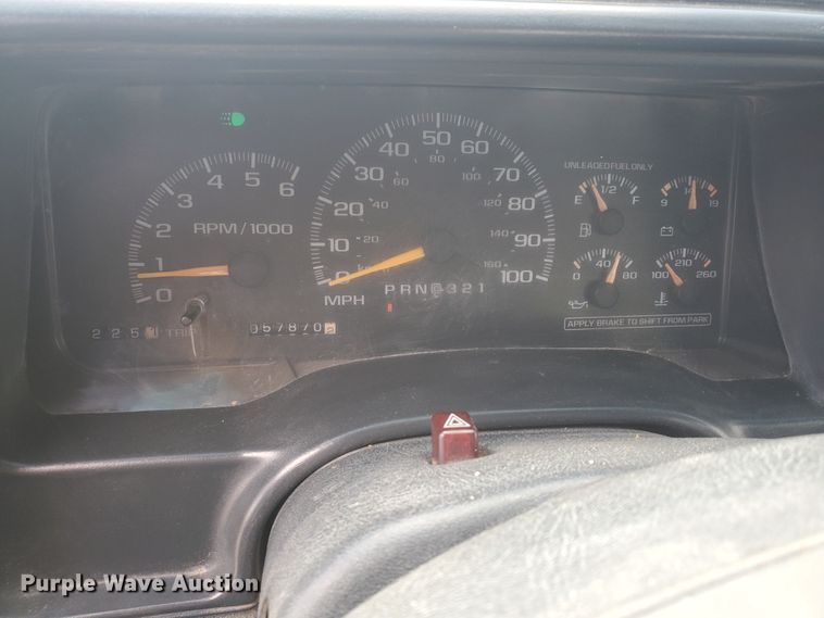 image for item ID9824 2000 Chevrolet C2500  flatbed pickup truck