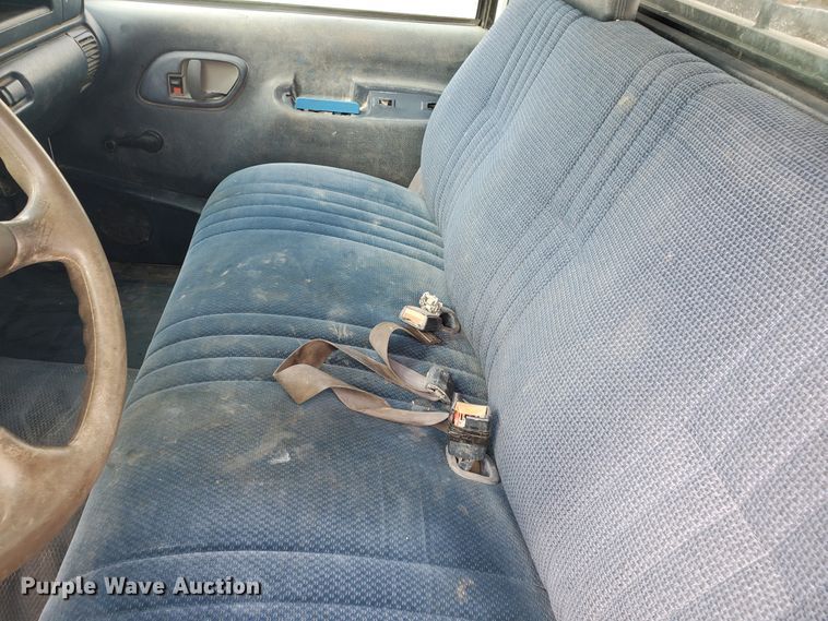 image for item ID9824 2000 Chevrolet C2500  flatbed pickup truck