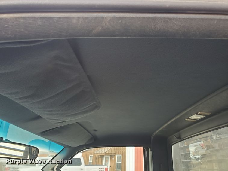 image for item ID9824 2000 Chevrolet C2500  flatbed pickup truck