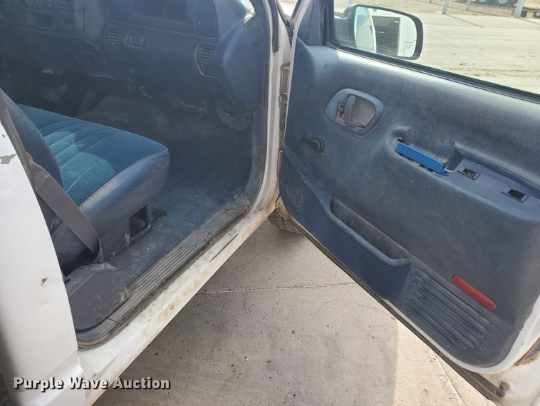 image for item ID9824 2000 Chevrolet C2500  flatbed pickup truck