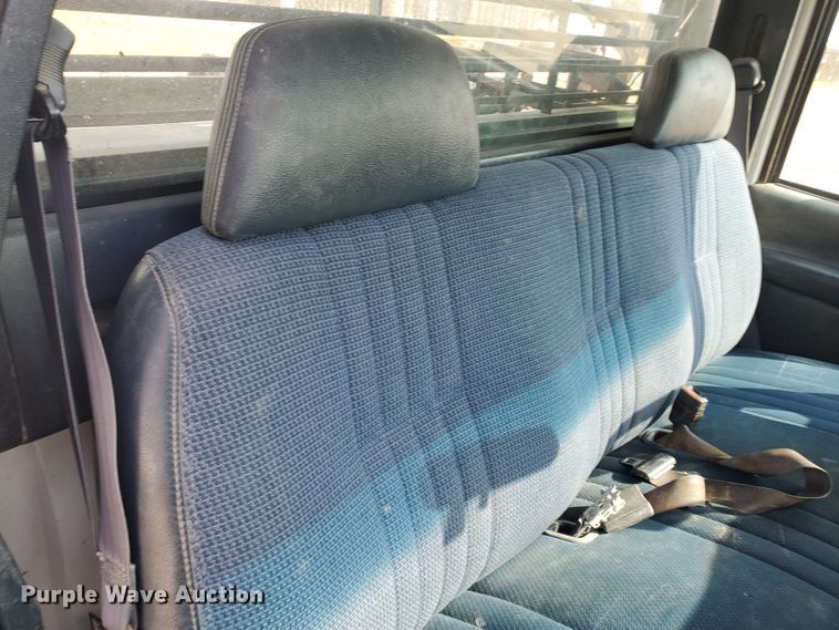 image for item ID9824 2000 Chevrolet C2500  flatbed pickup truck