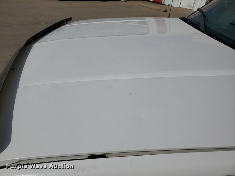 image for item ID9824 2000 Chevrolet C2500  flatbed pickup truck