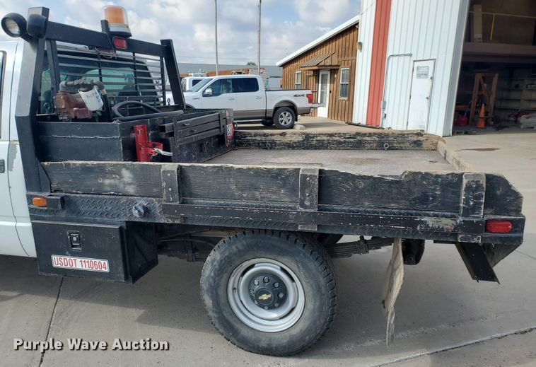 image for item ID9824 2000 Chevrolet C2500  flatbed pickup truck