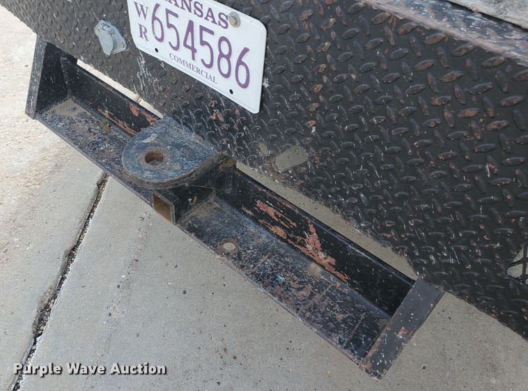 image for item ID9824 2000 Chevrolet C2500  flatbed pickup truck