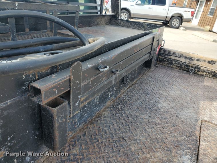 image for item ID9824 2000 Chevrolet C2500  flatbed pickup truck