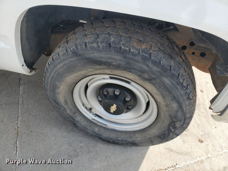 image for item ID9824 2000 Chevrolet C2500  flatbed pickup truck