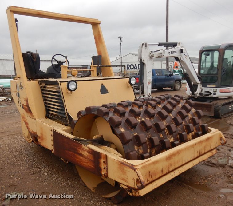 image for item ID9857 Hyster C612B  single drum vibratory roller