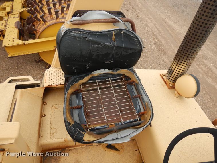 image for item ID9857 Hyster C612B  single drum vibratory roller