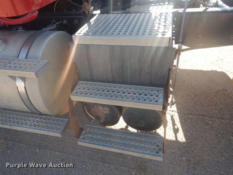 image for item DJ4847 2008 International 9200i  semi truck