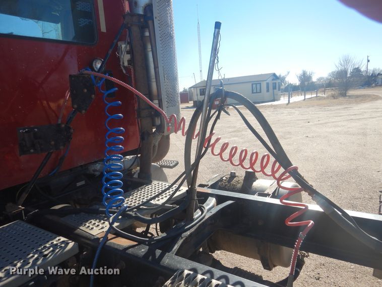 image for item DJ4847 2008 International 9200i  semi truck