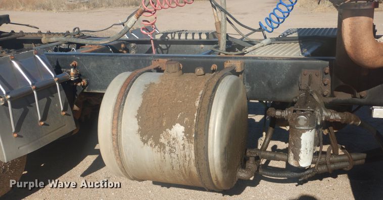 image for item DJ4847 2008 International 9200i  semi truck