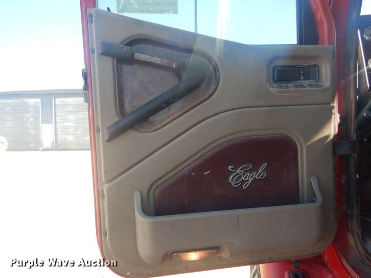 image for item DJ4847 2008 International 9200i  semi truck