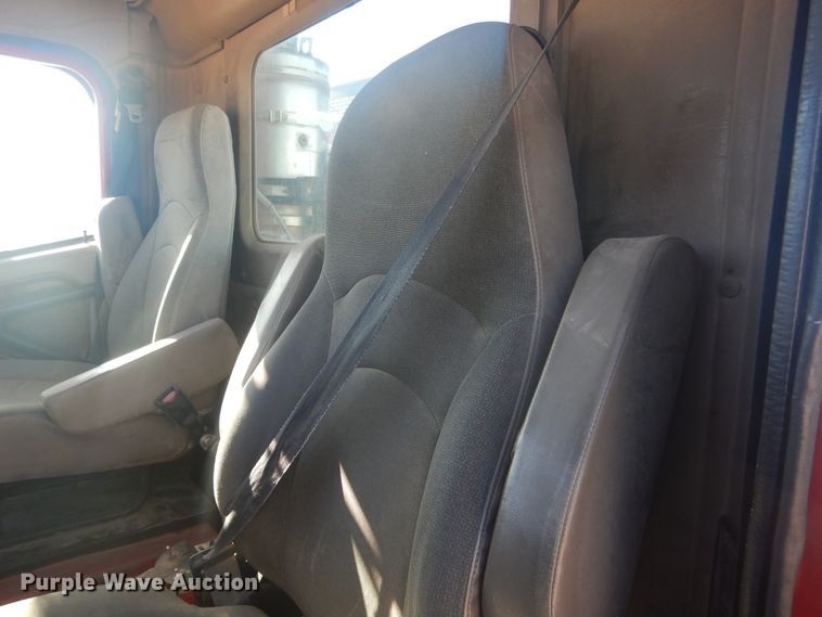 image for item DJ4847 2008 International 9200i  semi truck