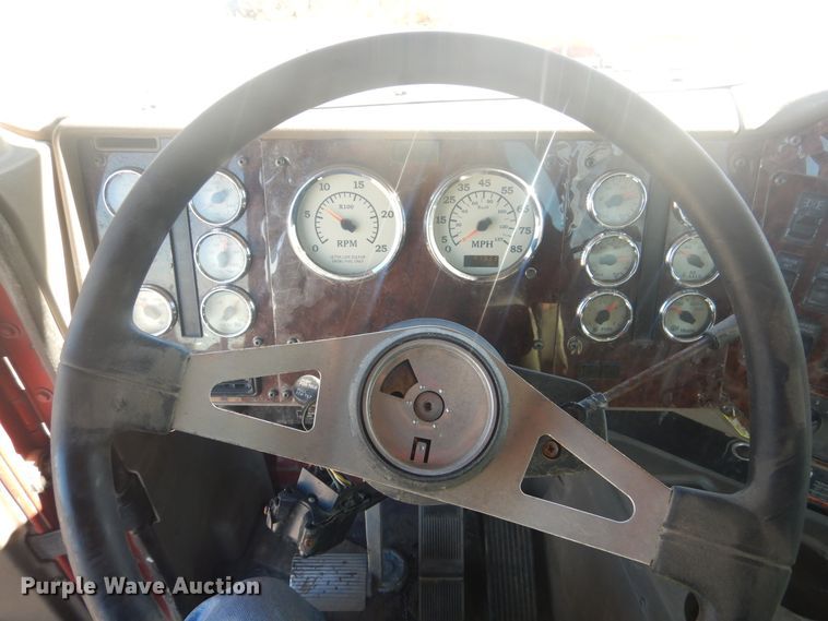 image for item DJ4847 2008 International 9200i  semi truck