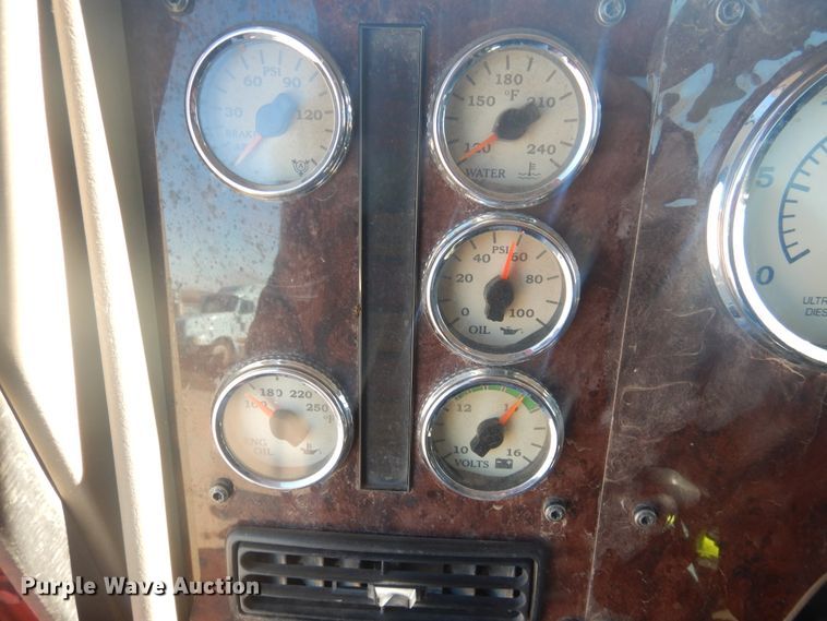 image for item DJ4847 2008 International 9200i  semi truck