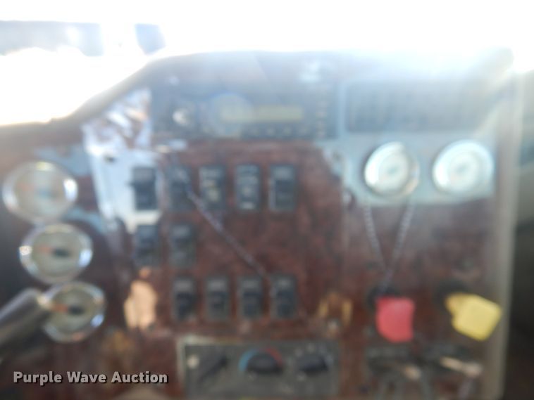 image for item DJ4847 2008 International 9200i  semi truck