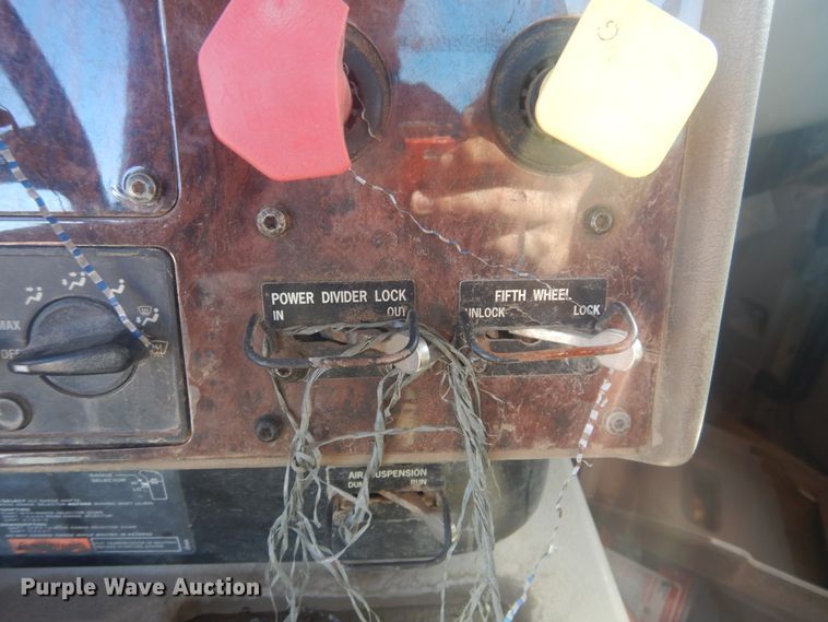 image for item DJ4847 2008 International 9200i  semi truck