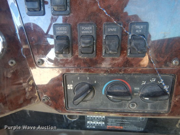 image for item DJ4847 2008 International 9200i  semi truck