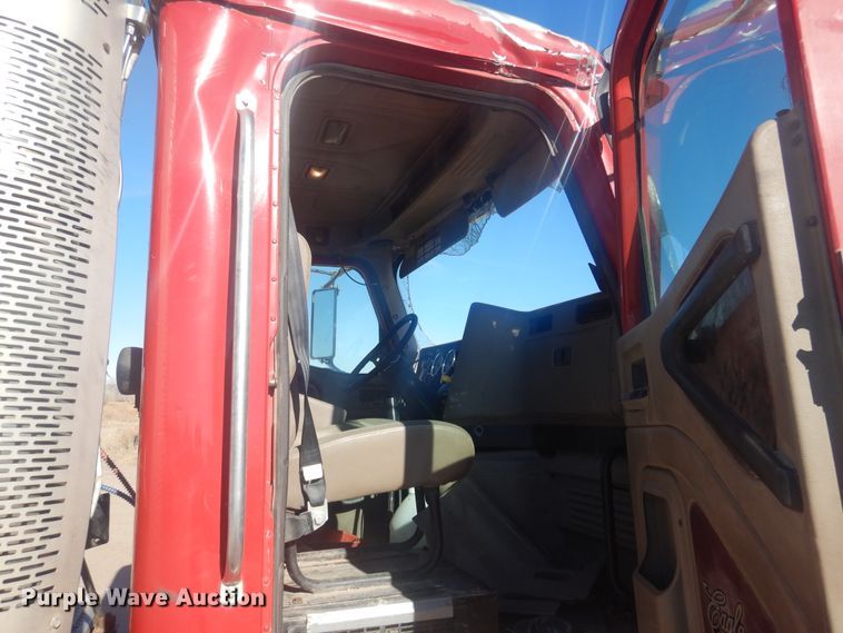 image for item DJ4847 2008 International 9200i  semi truck