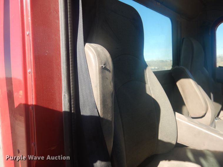 image for item DJ4847 2008 International 9200i  semi truck