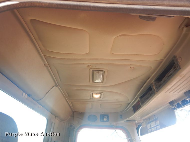 image for item DJ4847 2008 International 9200i  semi truck