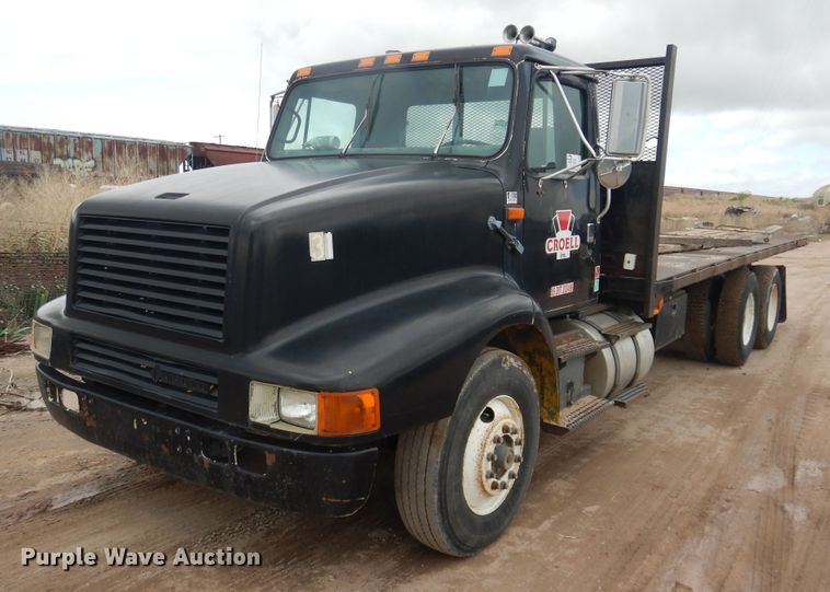 image for item DL0279 1993 International 8200  flatbed truck