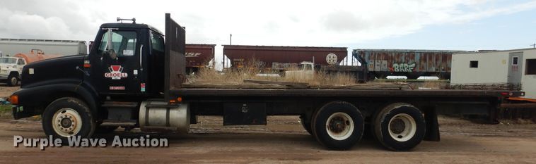image for item DL0279 1993 International 8200  flatbed truck