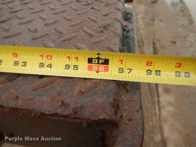 image for item DL0279 1993 International 8200  flatbed truck