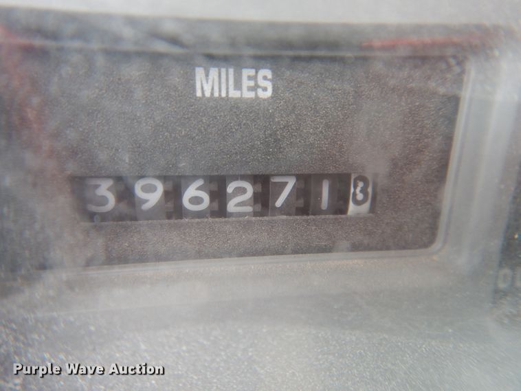 image for item DL0279 1993 International 8200  flatbed truck