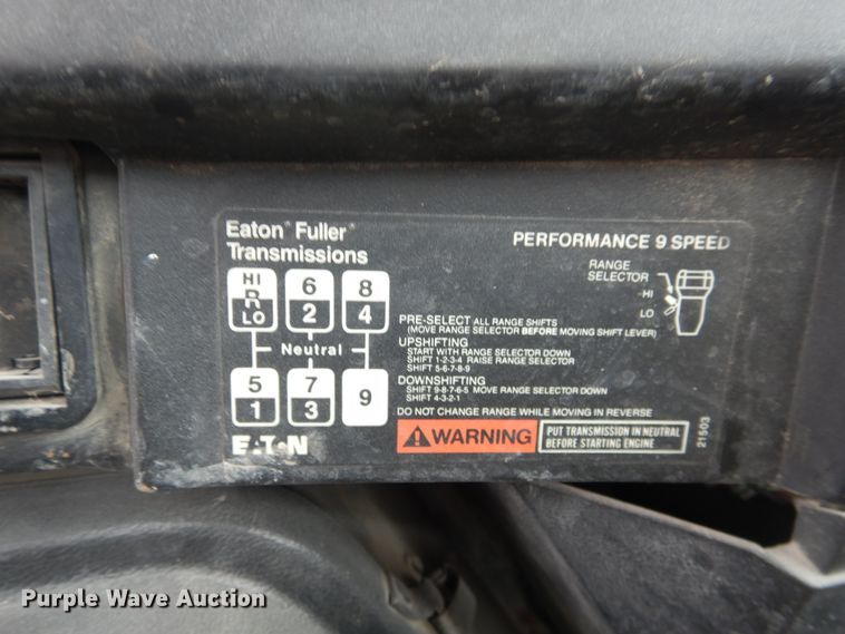 image for item DL0279 1993 International 8200  flatbed truck