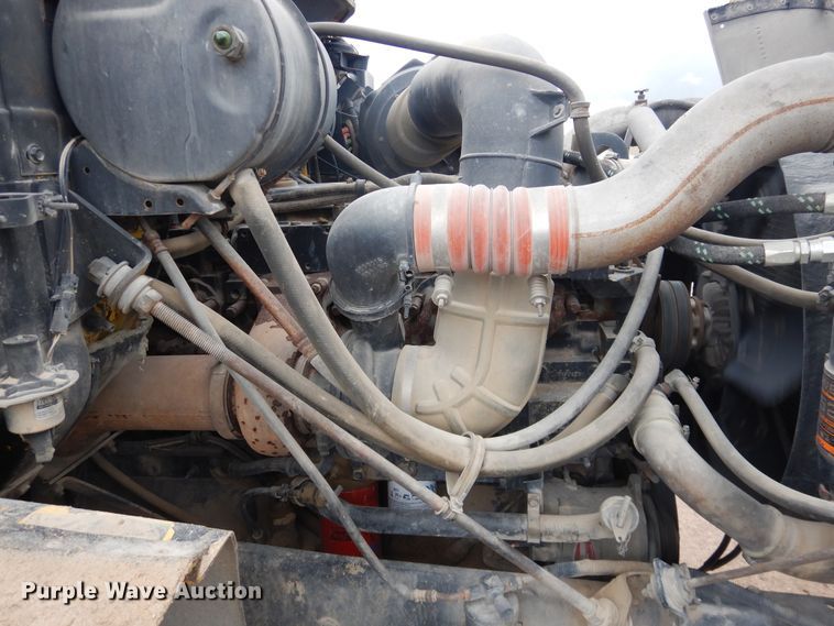 image for item DL0279 1993 International 8200  flatbed truck