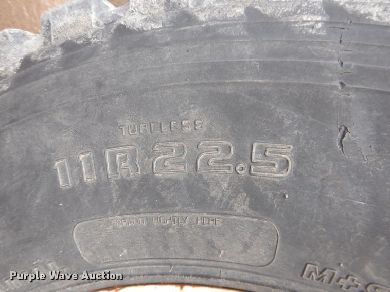 image for item DL0279 1993 International 8200  flatbed truck